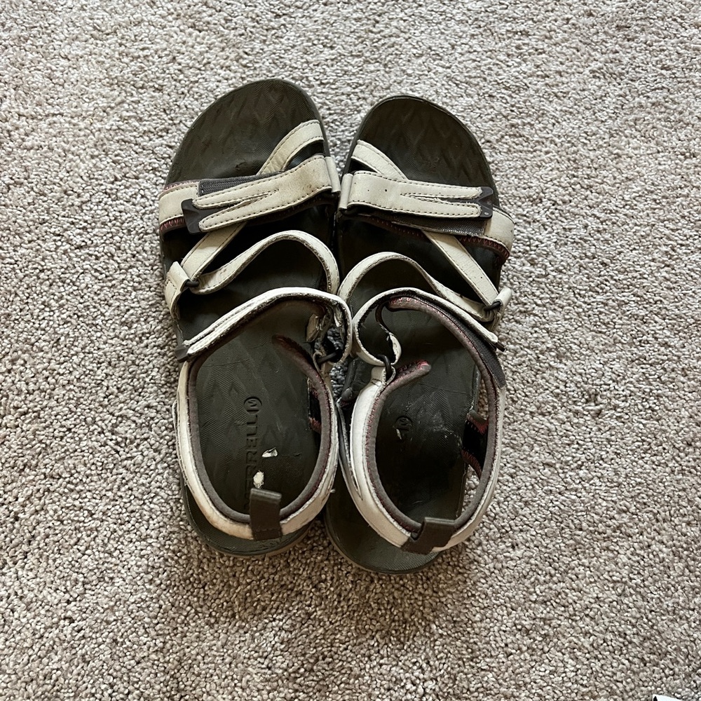 Gray Merrell Women’s hiking sandals sz 9